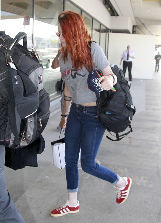  Kristen Stewart - tłuste włosy i torba Chanel