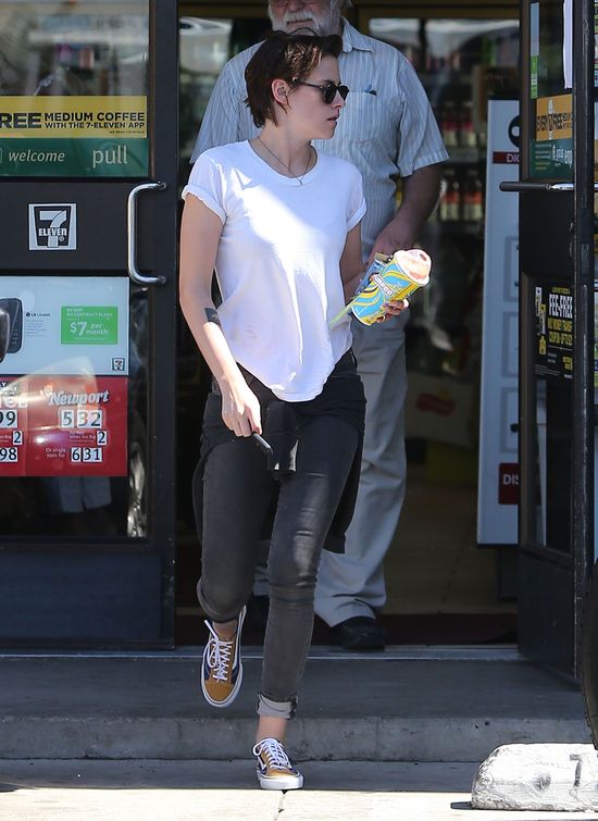 Zakochana Kristen Stewart promienieje szczęściem! (FOTO)