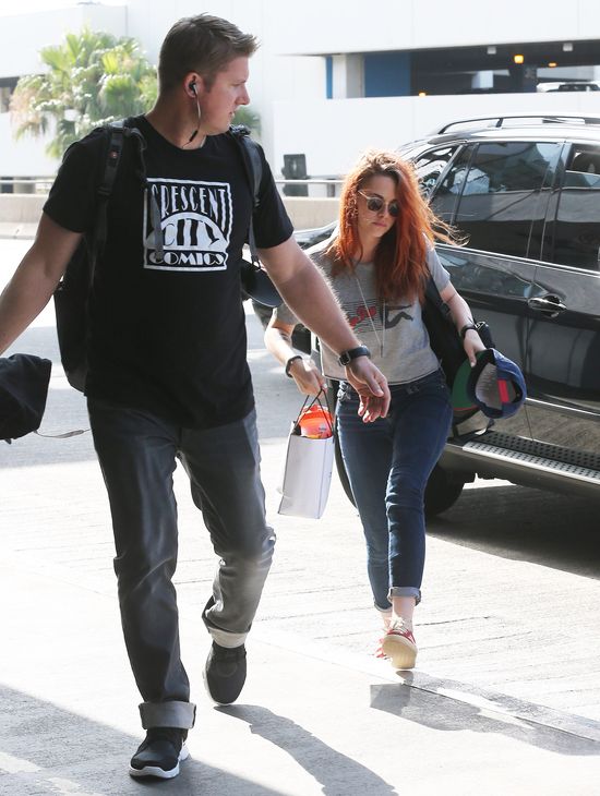  Kristen Stewart - tłuste włosy i torba Chanel