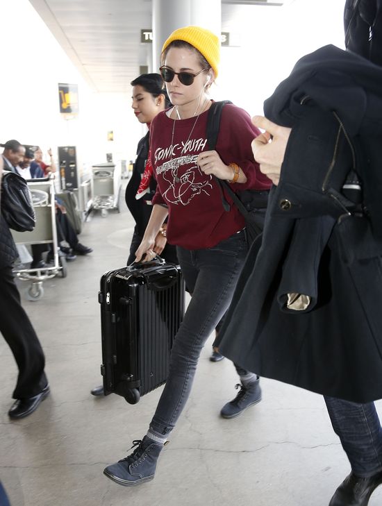 Kristen Stewart złożyła podejrzaną przysięgę (FOTO) Kristen Stewart złożyła podejrzaną przysięgę (FOTO)