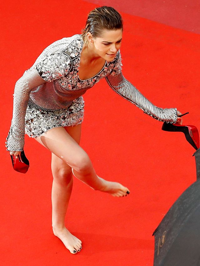 O FU! Zdjęła buty na czerwonym dywanie w Cannes i pokazała ŻÓŁTE stopy (ZDJĘCIA)