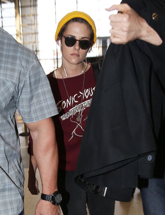 Kristen Stewart złożyła podejrzaną przysięgę (FOTO) Kristen Stewart złożyła podejrzaną przysięgę (FOTO)