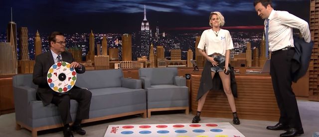 Kristen Stewart pokazuje, że ma poczcie humoru (VIDEO) Kristen Stewart pokazuje, że ma poczcie humoru (VIDEO)