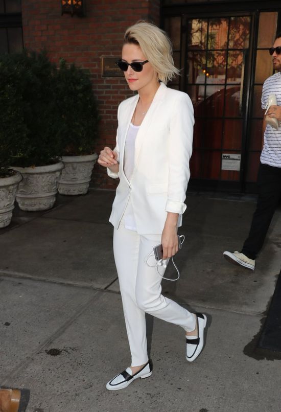 Kristen Stewart opuszcza hotel. Zdziwsz się, gdy zobaczysz, co ma na sobie Kristen Stewart opuszcza hotel. Zdziwsz się, gdy zobaczysz, co ma na sobie