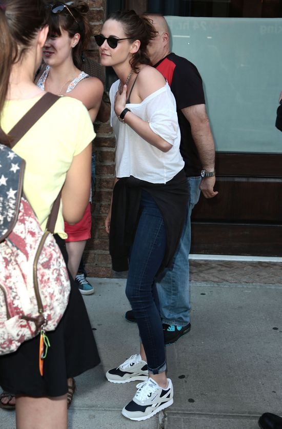 Kristen Stewart zaczyna... przypominać kobietę (FOTO) Kristen Stewart zaczyna... przypominać kobietę (FOTO)