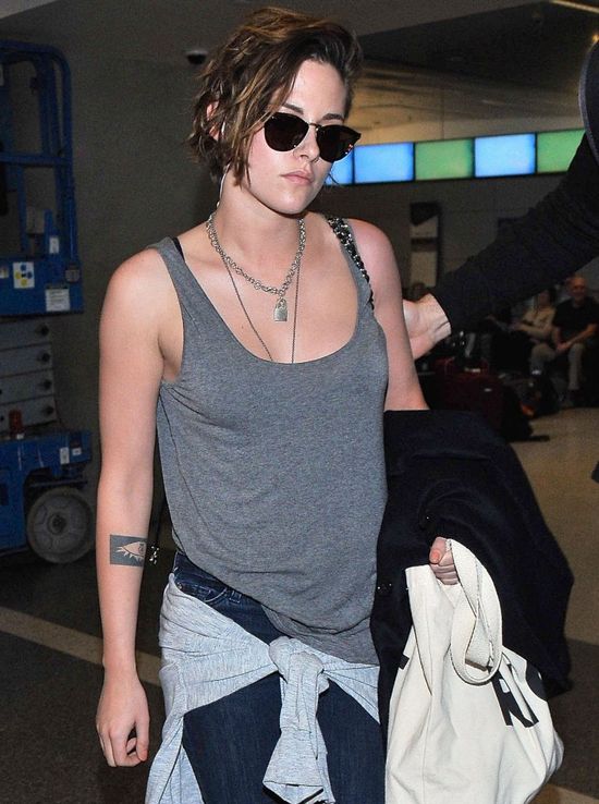 Jeszcze chwila i uśmiech Dakoty zmieni się w grymas Kristen?