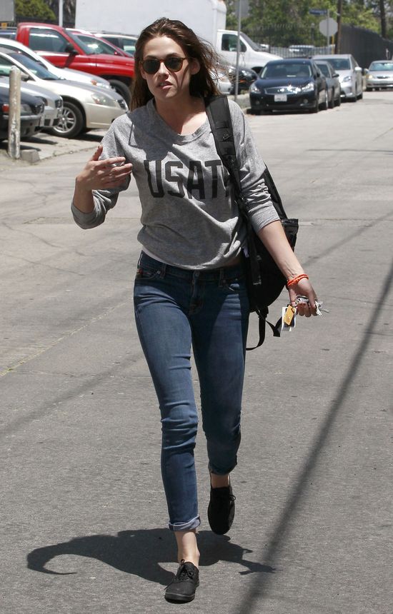 Kristen Stewart wyzywa paparazzi (VIDEO) Kristen Stewart wyzywa paparazzi (VIDEO)