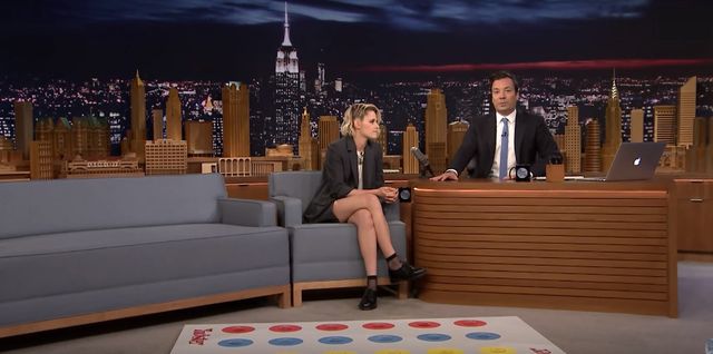 Kristen Stewart pokazuje, że ma poczcie humoru (VIDEO) Kristen Stewart pokazuje, że ma poczcie humoru (VIDEO)