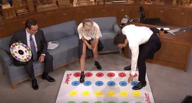 Kristen Stewart pokazuje, że ma poczcie humoru (VIDEO) Kristen Stewart pokazuje, że ma poczcie humoru (VIDEO)