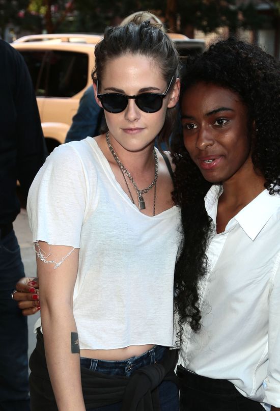 Kristen Stewart zaczyna... przypominać kobietę (FOTO) Kristen Stewart zaczyna... przypominać kobietę (FOTO)