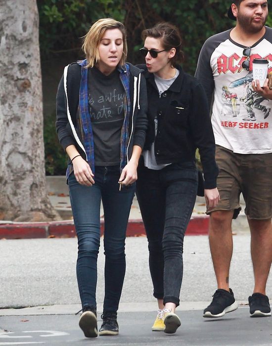 Kristen Stewart w miłośnym uścisku ze swoją dziewczyną