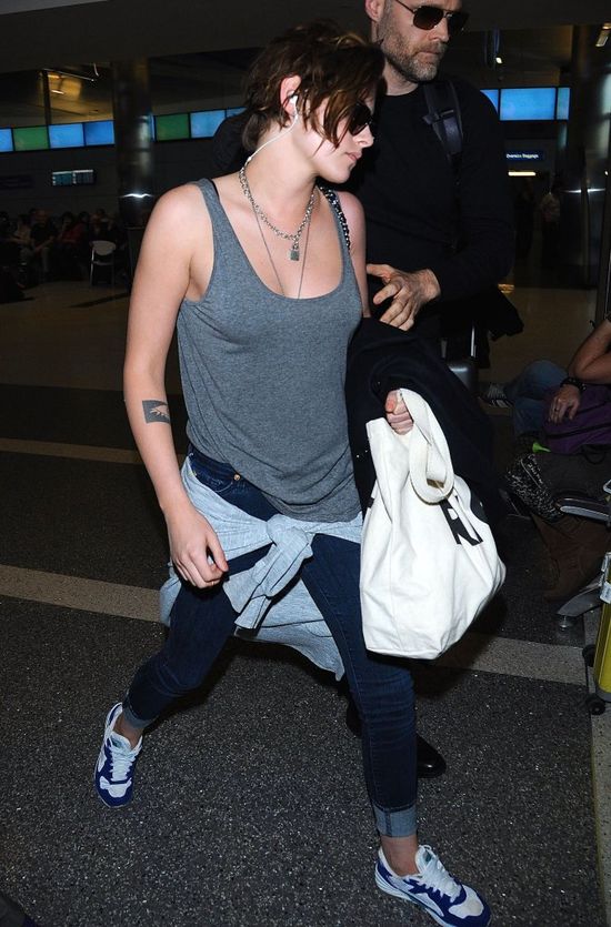 Jeszcze chwila i uśmiech Dakoty zmieni się w grymas Kristen?