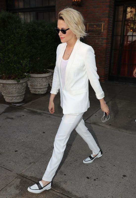 Kristen Stewart opuszcza hotel. Zdziwsz się, gdy zobaczysz, co ma na sobie Kristen Stewart opuszcza hotel. Zdziwsz się, gdy zobaczysz, co ma na sobie