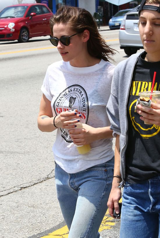 Kristen Stewart nie stroiła się na randkę (FOTO) Kristen Stewart nie stroiła się na randkę (FOTO)