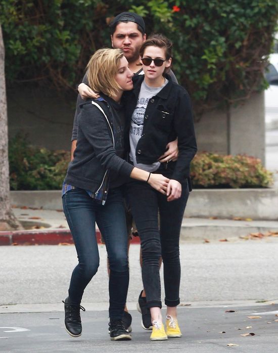 Kristen Stewart w miłośnym uścisku ze swoją dziewczyną