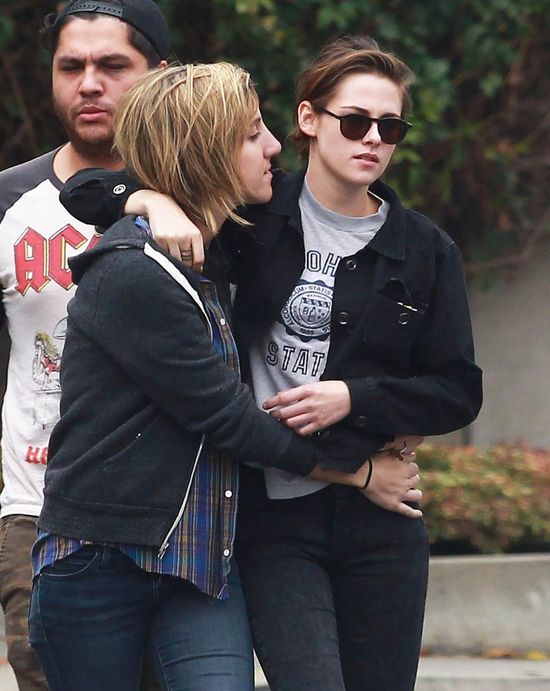 Kristen Stewart w miłośnym uścisku ze swoją dziewczyną