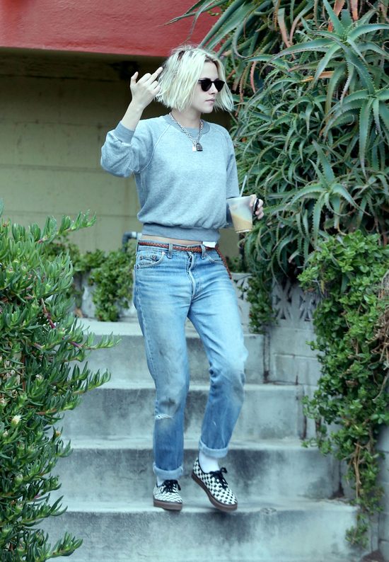 Kristen Stewart pokazuje środkowy palec paparazzo (FOTO) Kristen Stewart pokazuje środkowy palec paparazzo (FOTO)