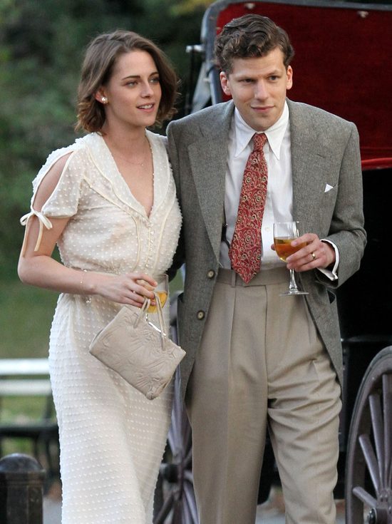 Romantyczna Kristen Stewart całuje się w parku (FOTO)