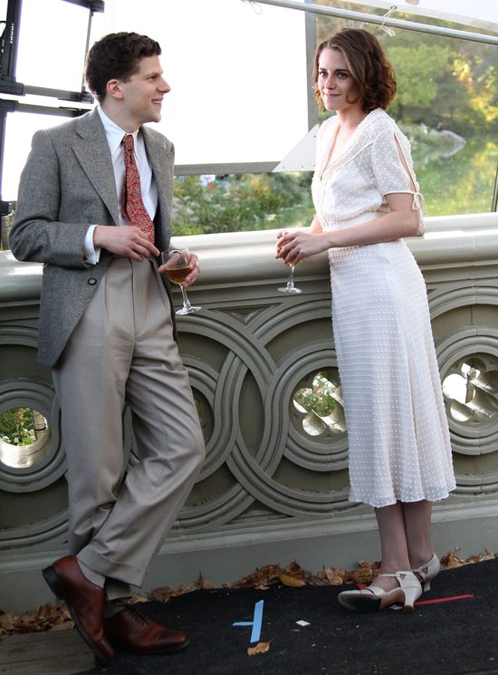 Romantyczna Kristen Stewart całuje się w parku (FOTO)