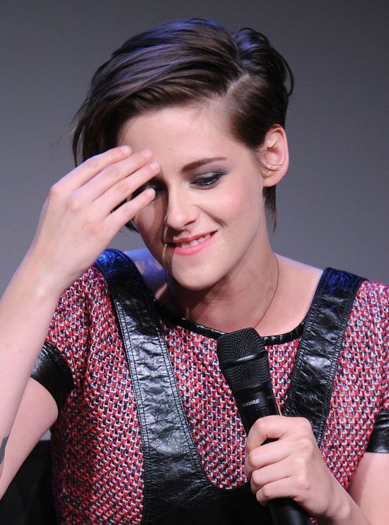 Kristen Stewart udowadnia, że ma zgrabne nogi i... (FOTO)