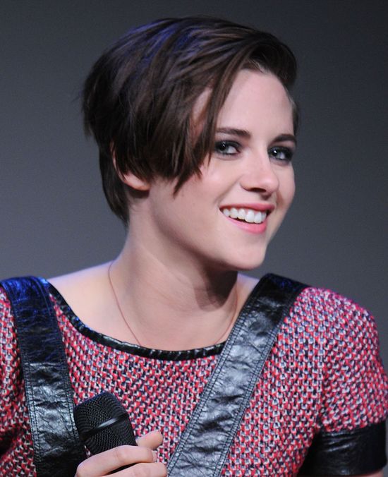 Kristen Stewart udowadnia, że ma zgrabne nogi i... (FOTO)