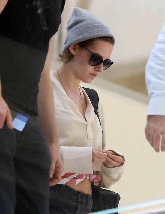 W dziurawych butach i z brzuchem na wierzchu (FOTO)