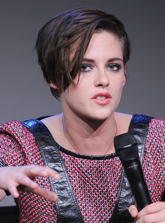 Kristen Stewart udowadnia, że ma zgrabne nogi i... (FOTO)