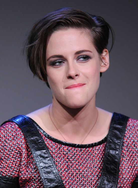 Kristen Stewart udowadnia, że ma zgrabne nogi i... (FOTO)