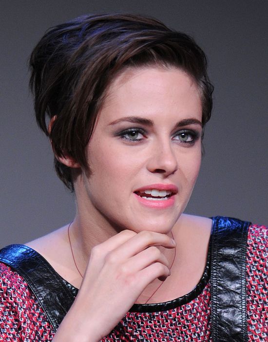 Kristen Stewart udowadnia, że ma zgrabne nogi i... (FOTO)