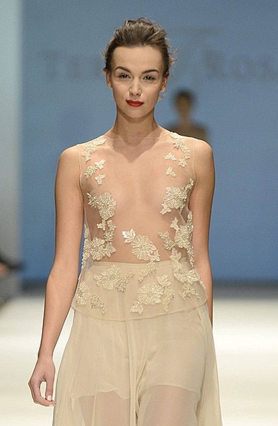 Paulina Krupińska na pokazie mody Teresy Rosati (FOTO) Paulina Krupińska na pokazie mody Teresy Rosati (FOTO)