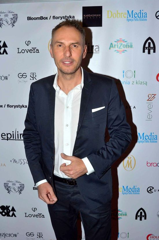 Szok i niedowierzanie. Krzysztof Gojdź całuje dziewczynę!