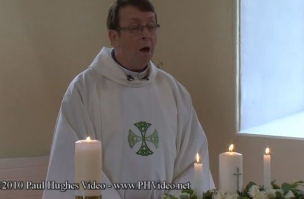 Ksiądz Ray Kelly od Hallelujah jest wokalistą! [VIDEO]