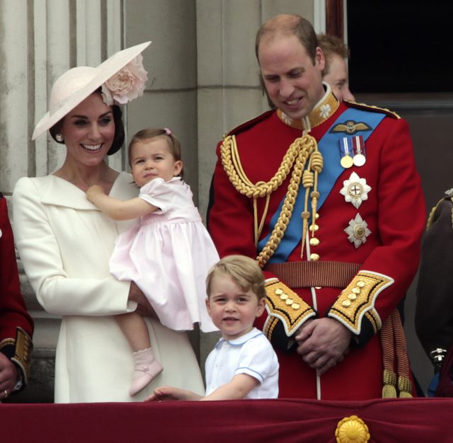 Księżniczka Charlotte zadebiutowała na balkonie Pałacu Buckingham (FOTO)