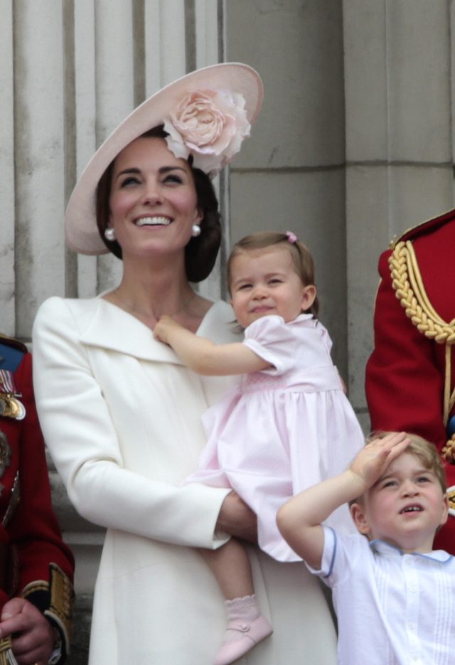 Księżniczka Charlotte zadebiutowała na balkonie Pałacu Buckingham (FOTO)