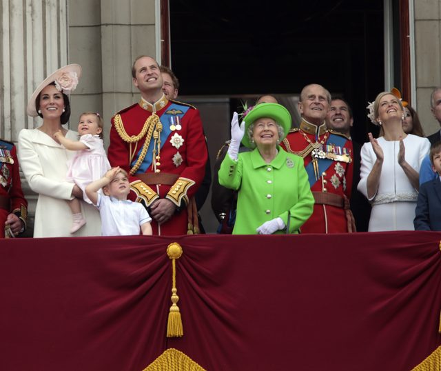 Księżniczka Charlotte zadebiutowała na balkonie Pałacu Buckingham (FOTO)