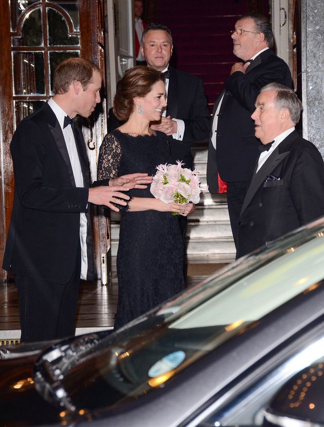 Ciężarna księżna Kate - miała wyglądać młodziej (FOTO)