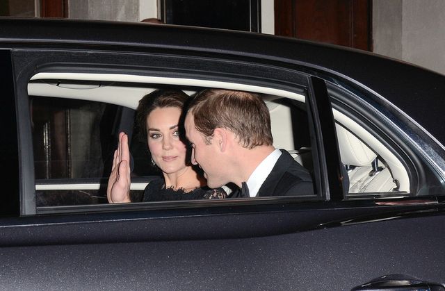 Ciężarna księżna Kate - miała wyglądać młodziej (FOTO)