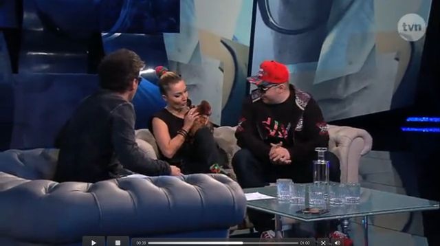 Skąd w studiu Wojewódzkiego pojawiły się odchody?! (VIDEO) Skąd w studiu Wojewódzkiego pojawiły się odchody?! (VIDEO)