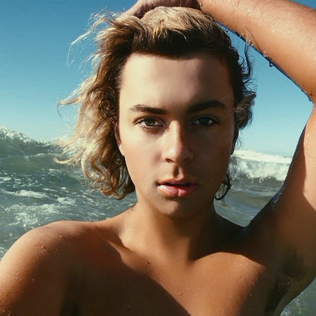 Kurt Coleman - cierpi na tanoreksję, jest gwiazdą Instagrama