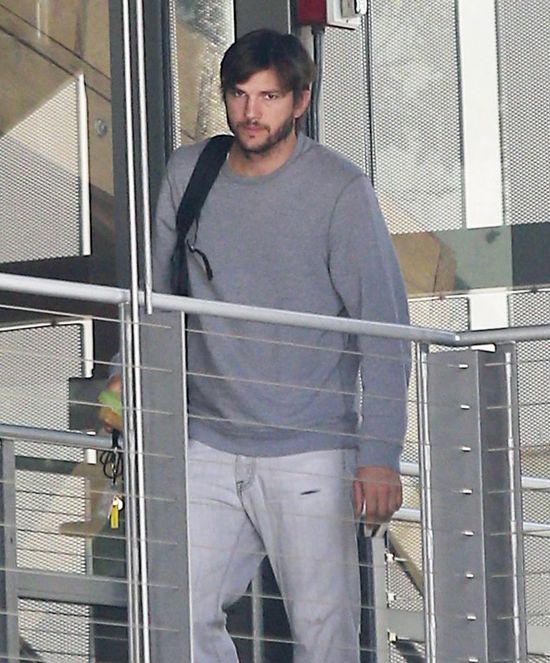 Ashton Kutcher mydli nam oczy? (FOTO) Ashton Kutcher mydli nam oczy? (FOTO)
