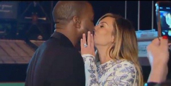 Kim Kardashian pochwaliła się zdjęciami z zaręczyn (VIDEO)