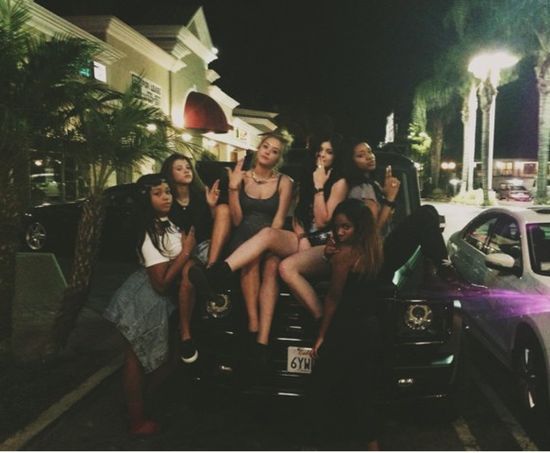 Kolekcja Mercedesów Kardashianek i Jennerek (FOTO)