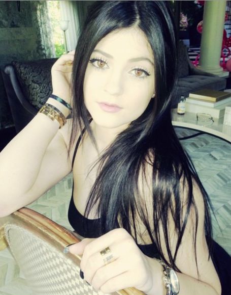 Kylie Jenner pofarbowała włosy na czarny kolor (FOTO)