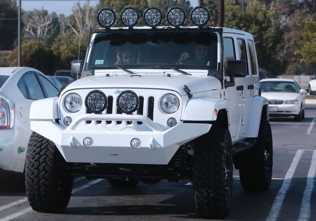 Kylie Jenner w dresie, bez makijażu i bez wielkich ust 