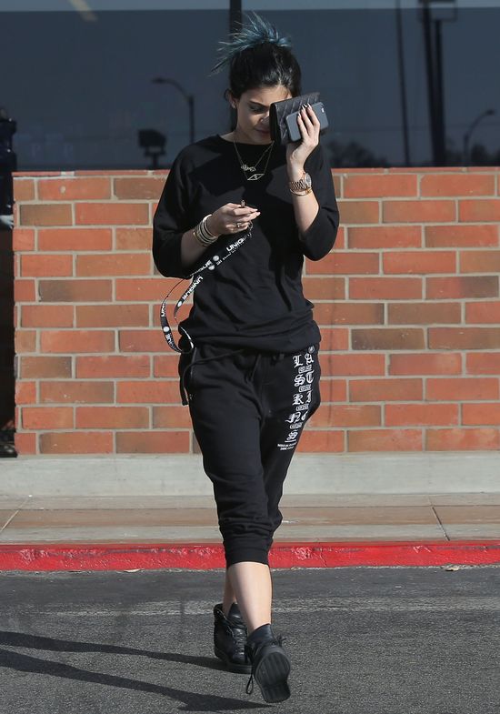 Kylie Jenner w dresie, bez makijażu i bez wielkich ust 