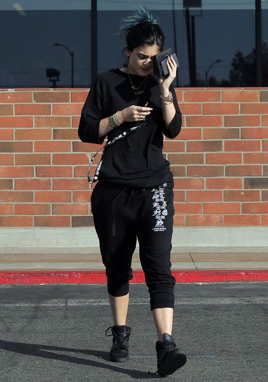 Kylie Jenner w dresie, bez makijażu i bez wielkich ust 