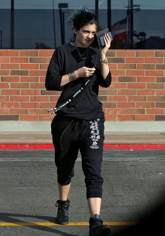 Kylie Jenner w dresie, bez makijażu i bez wielkich ust 