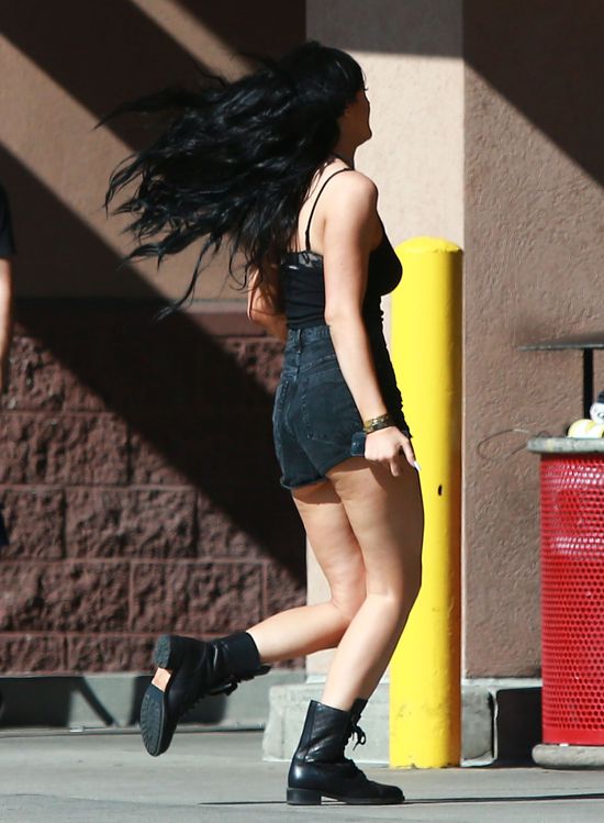 Kylie Jenner chwali się szczupłą sylwetką (FOTO)