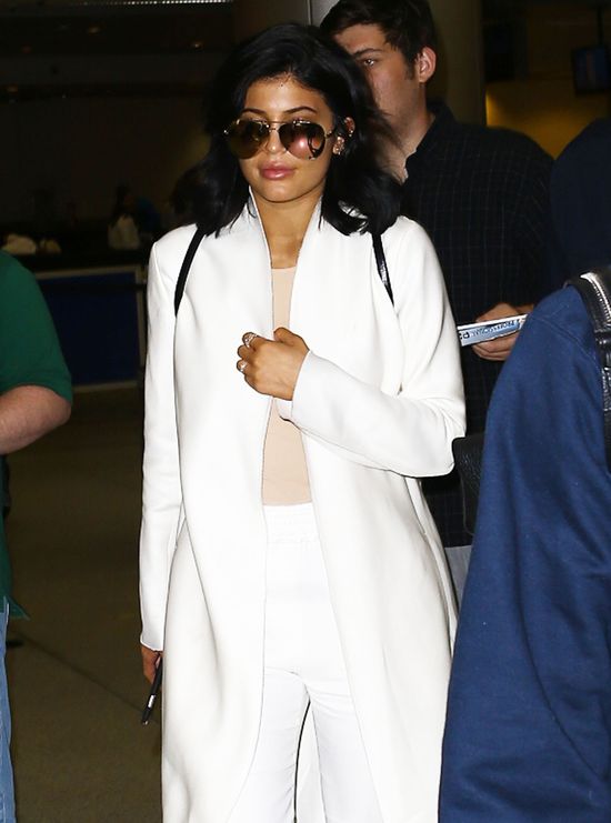 Ozdoba na palcu Kylie Jenner wywołała burzę (FOTO)