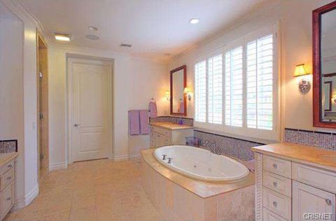 Kylie Jenner właśnie kupiła dom! (FOTO) Kylie Jenner właśnie kupiła dom! (FOTO)